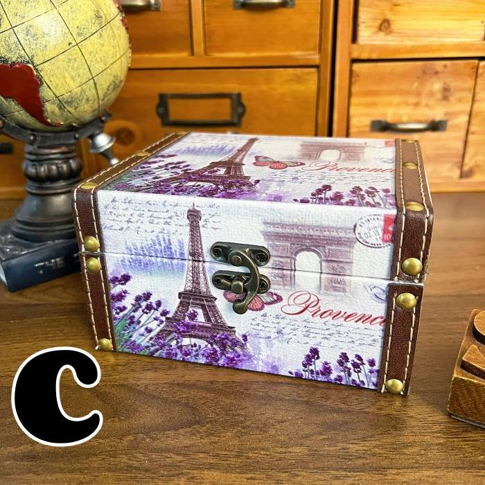 Royal Vintage Chest