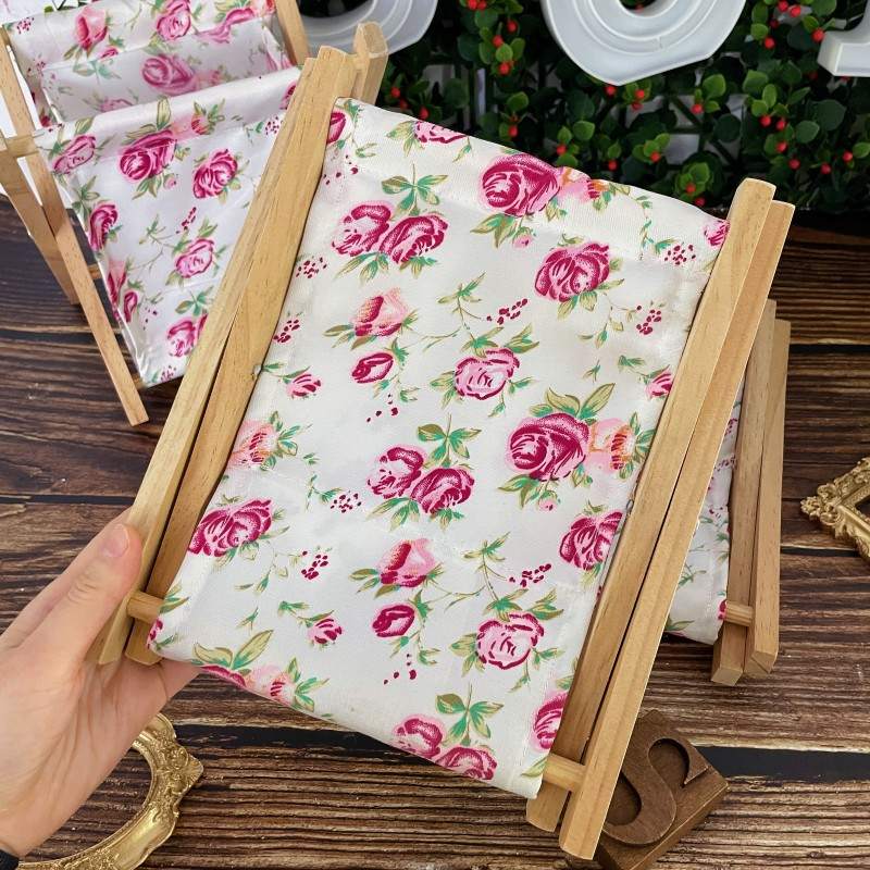 Floral Desktop Holder