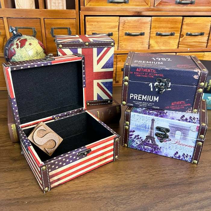Royal Vintage Chest