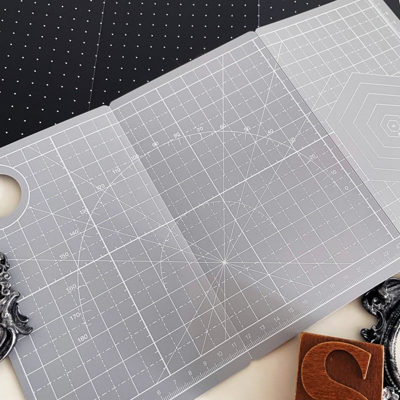 Portable Tri-Fold Cutting Mat