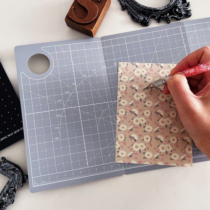 Portable Tri-Fold Cutting Mat