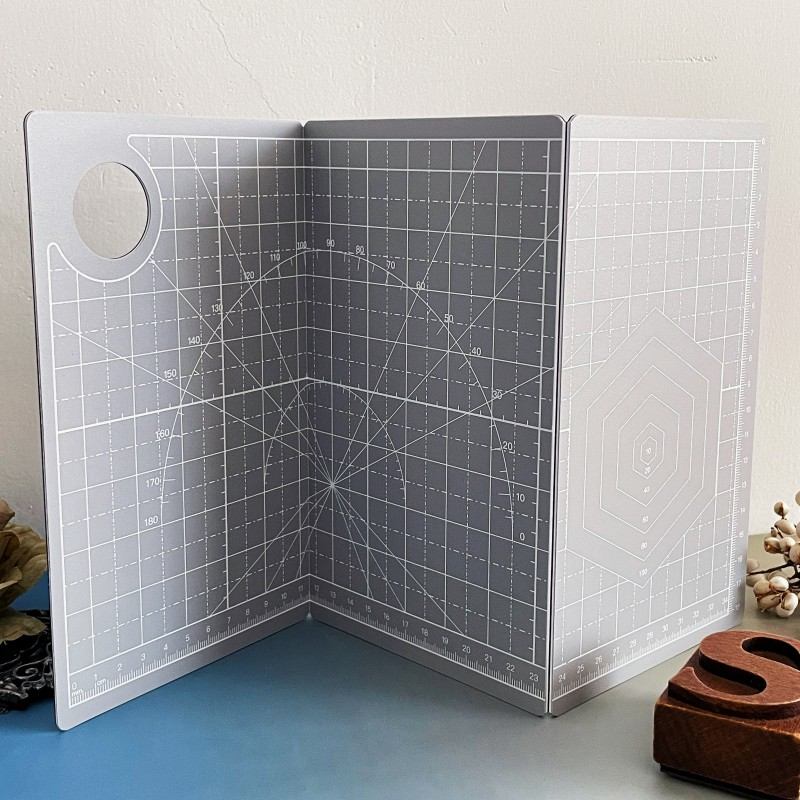 Portable Tri-Fold Cutting Mat