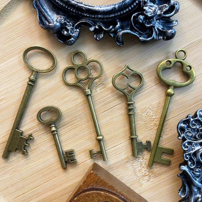Antique Turn Key Charm 5PCS