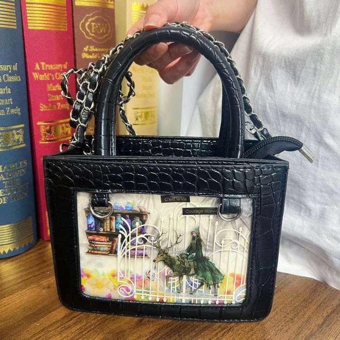 Art Showcase Chain Bag